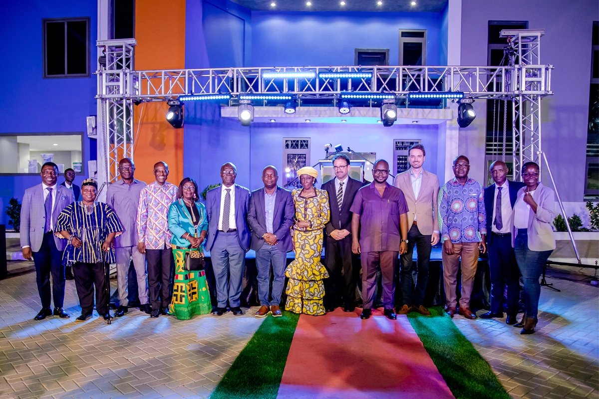 Foto de grupo de los dignatarios invitados a la gran inauguración en MC-Bauchemie Ghana.