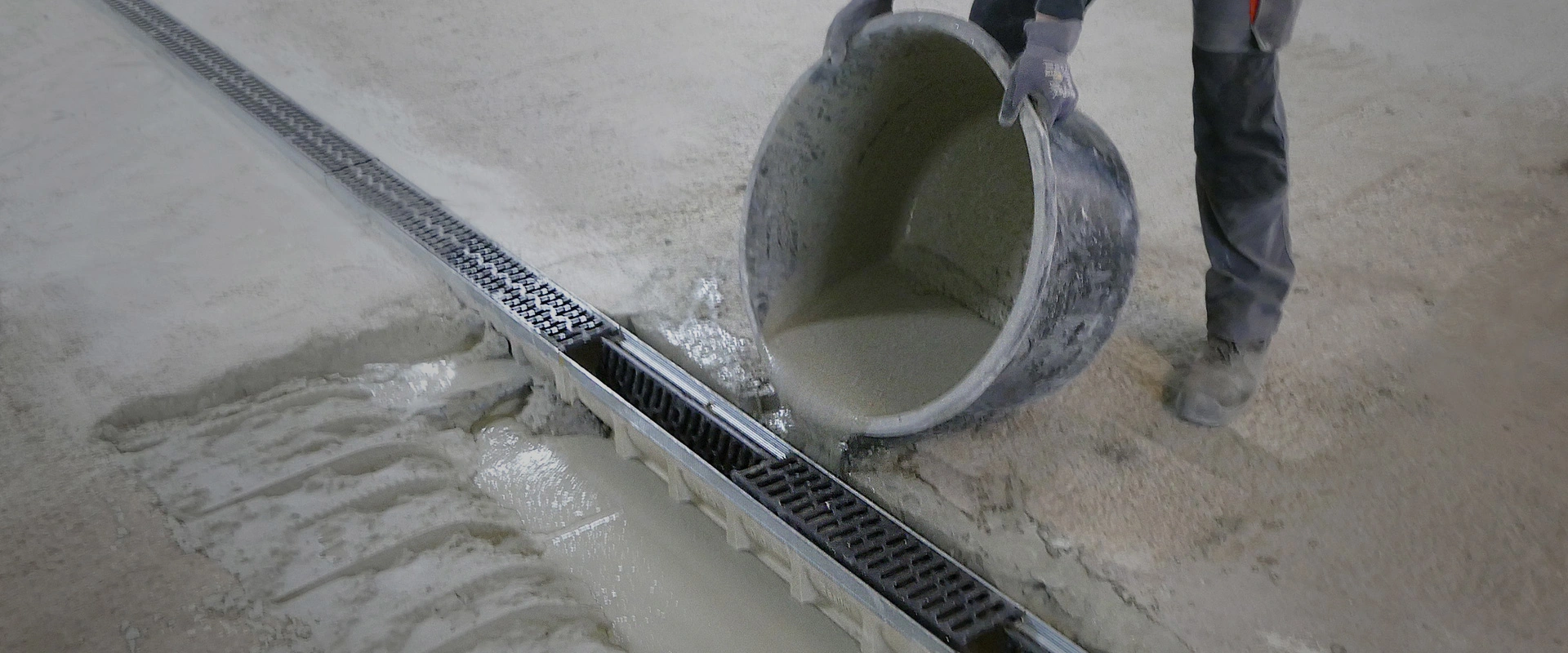 Reparación de un sumidero en un parking subterráneo utilizando el nuevo grout Emcekrete 50 A.