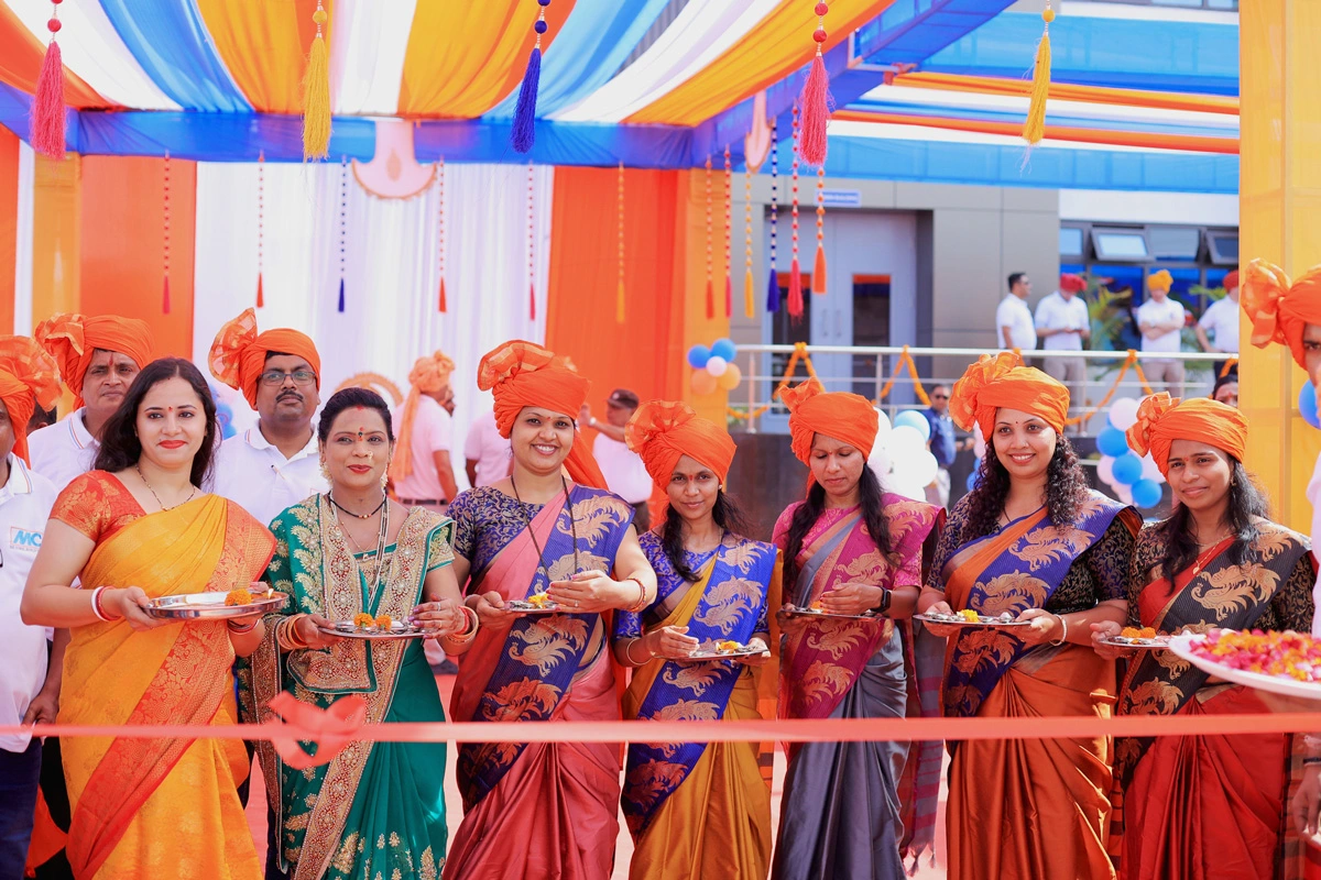 Los empleados de MC-Bauchemie India se vistieron con el traje tradicional indio para la ceremonia inaugural.