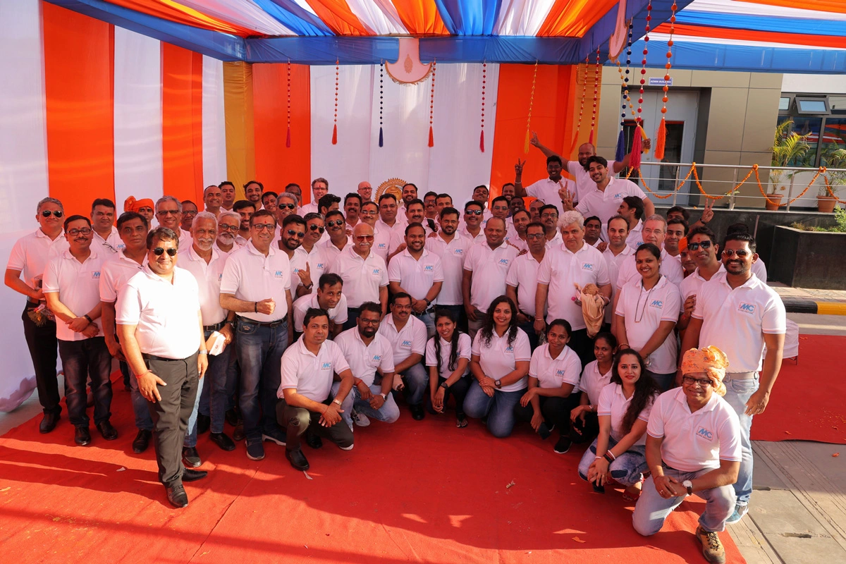 Todos los empleados de MC-Bauchemie India reunidos para una foto de grupo.